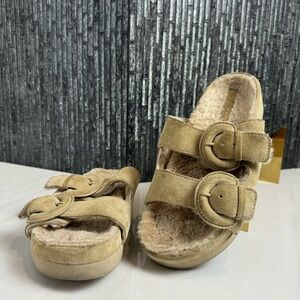 🐻Vince. Glynn Beige Shearling Fur Sandals Size 36/6